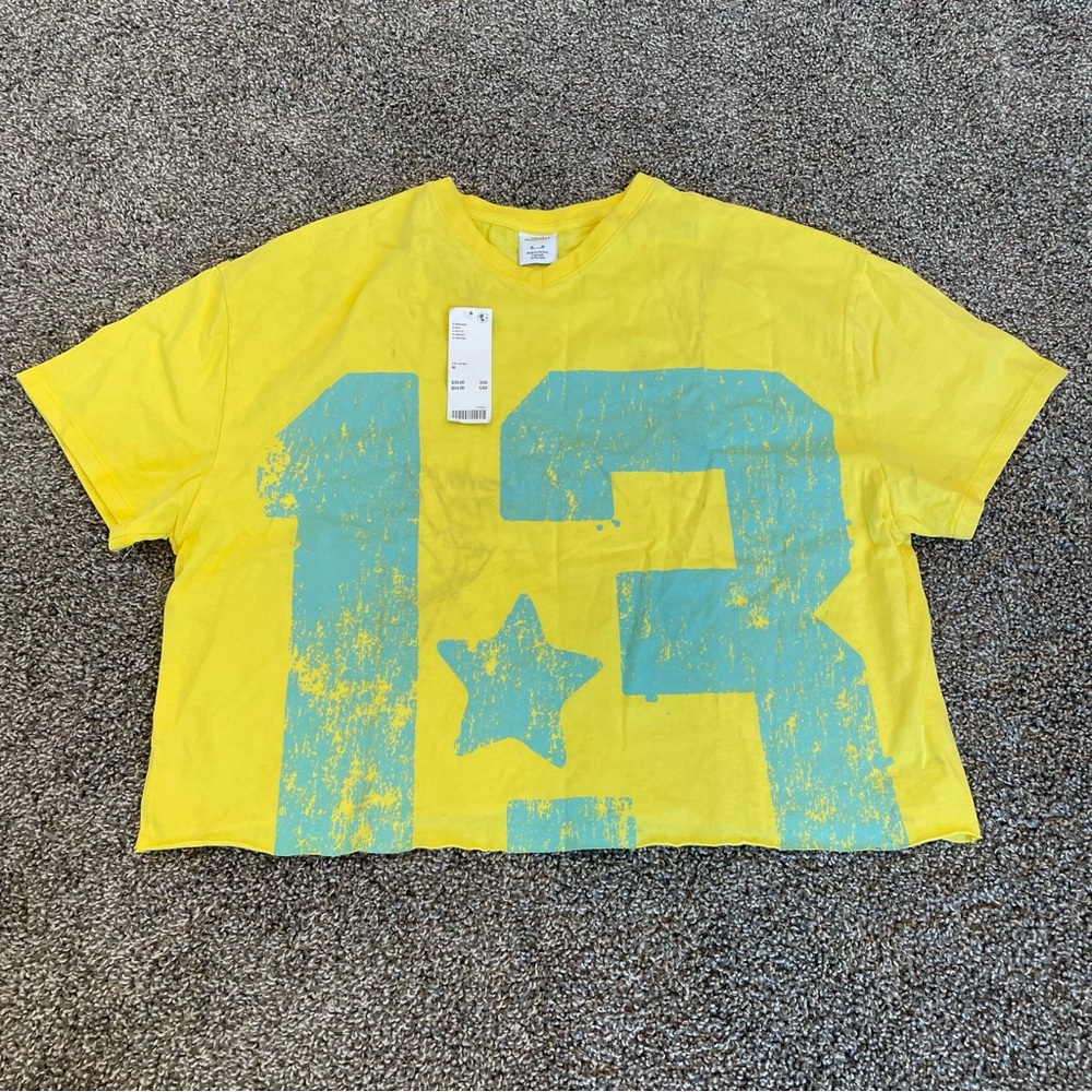 URBAN OUTFITTERS Lucky Number Cropped V-Neck Tee - Picture 2 of 7